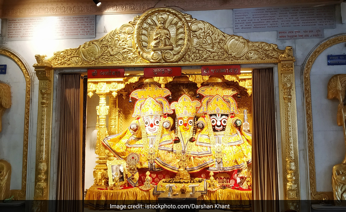 अहमदाबाद में भगवान जगन्नाथ की 146वीं रथयात्रा शुरू, गुजरात के मुख्यमंत्री ने सोने की झाड़ू से साफ किया रथ का मार्ग