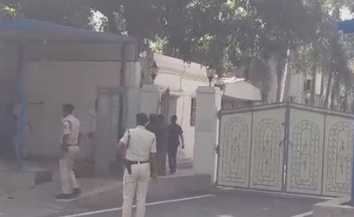 CM नीतीश कुमार की सुरक्षा में बड़ी चूक, स्टंट करते बाइकरों से टक्कर होते-होते बची