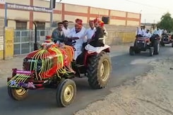 Video: Rajasthan Groom Drives To Wedding Venue With 51 Tractors In Tow Video: Rajasthan Groom Drives To Wedding Venue With 51 Tractors In Tow
