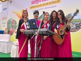 This All-Woman, Saree-Clad Rock Band Is Breaking Style And Gender Barriers This All-Woman, Saree-Clad Rock Band Is Breaking Style And Gender Barriers