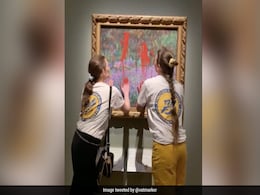 Video: Environment Activists Smear Paint On Monet Artwork In Stockholm Video: Environment Activists Smear Paint On Monet Artwork In Stockholm