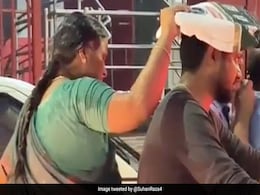 मां की जगह कोई नहीं ले सकता... बारिश होने लगी तो खुद को नहीं बेटे को भीगने से बचा रही थी मां, भावुक कर देगा Video मां की जगह कोई नहीं ले सकता... बारिश होने लगी तो खुद को नहीं बेटे को भीगने से बचा रही थी मां, भावुक कर देगा Video