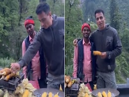 सोनी सूद ने भुट्टा विक्रेता से की बातचीत, इंटरनेट पर वायरल हुए वीडियो ने जीत लिया लोगों का दिल सोनी सूद ने भुट्टा विक्रेता से की बातचीत, इंटरनेट पर वायरल हुए वीडियो ने जीत लिया लोगों का दिल