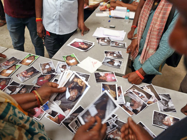 Odisha Train Accident: लाशों के बीच अपनों को ढूंढ रहे हैं लोग, हादसे ने बदल दी पूरी जिंदगी