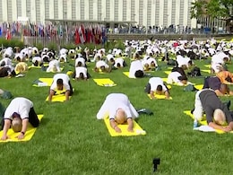 PM Narendra Modi Yoga Photos: PM मोदी ने UN में किया योग, ‘वसुधैव कुटुंबकम’ का दिया संदेश PM Narendra Modi Yoga Photos: PM मोदी ने UN में किया योग, ‘वसुधैव कुटुंबकम’ का दिया संदेश