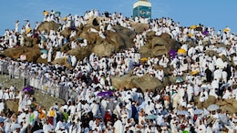 Hajj 2025: हज से पहले सऊदी अरब ने भारत समेत 14 देशों के लिए वीजा पर लगाई रोक, ये बड़ी वजह आई सामने