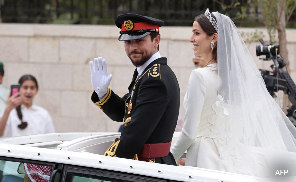 जॉर्डन के क्राउन प्रिंस हुसैन बिन अब्दुल्ला ने सऊदी आर्किटेक्ट से की शादी, देखें खूबसूरत तस्वीरें