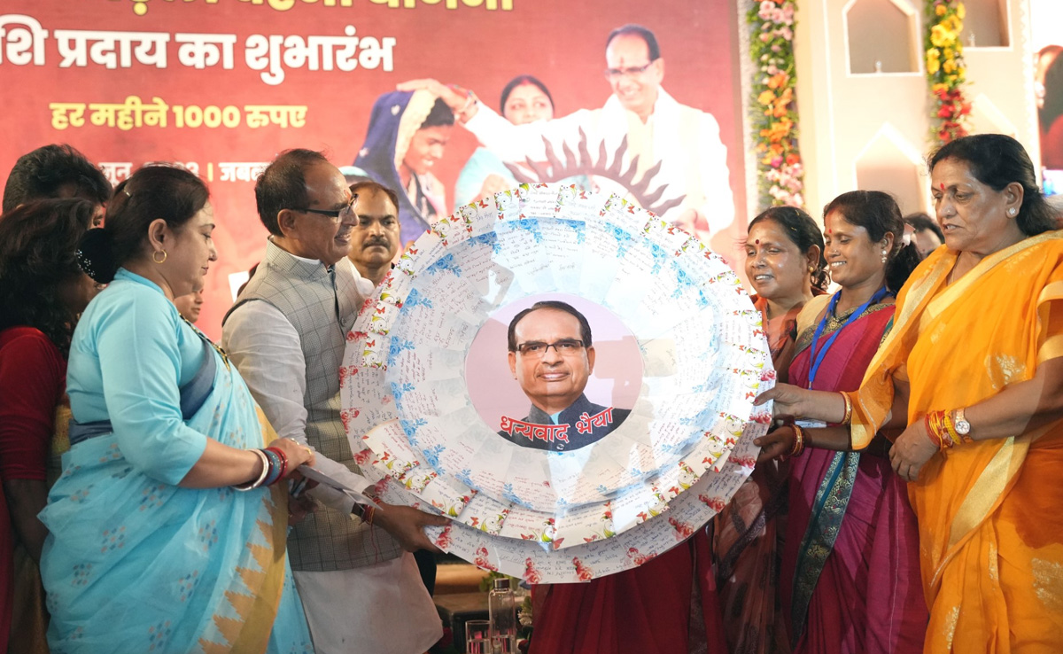 "अभी बहनों के खाते में 1000 रुपये हर महीने भेज रहा हूं, आगे और बढ़ाता जाऊंगा", MP CM शिवराज सिंह चौहान