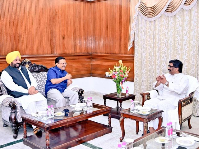 Arvind Kejriwal Meets Hemant Soren To Seek Support Over Ordinance Row