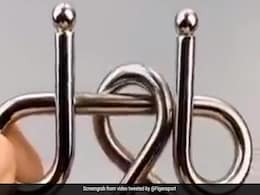 सिर घुमा देगा लोहे के रिंग्स वाला ये Puzzle, खुद को समझते हैं जिनियस तो सॉल्व करके दिखाएं सिर घुमा देगा लोहे के रिंग्स वाला ये Puzzle, खुद को समझते हैं जिनियस तो सॉल्व करके दिखाएं