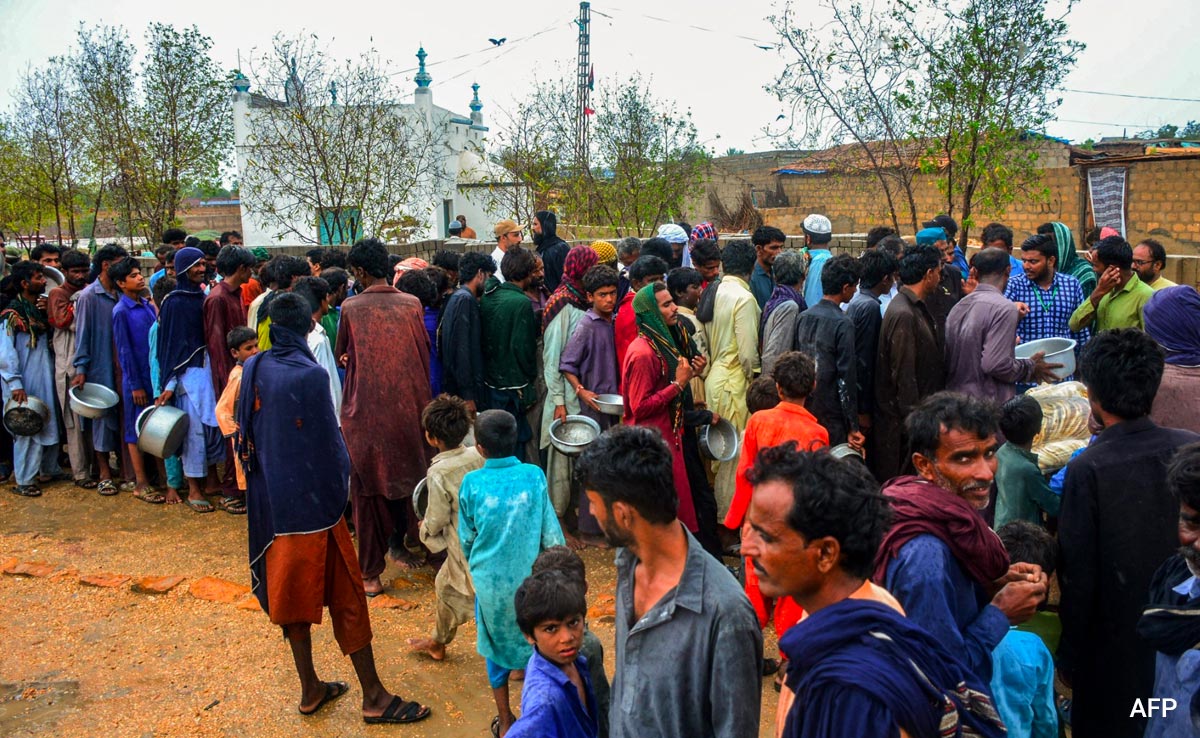 Pakistan Begins To Evacuate 80,000 In Path Of Cyclone Biparjoy
