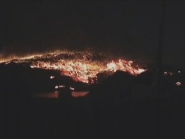 गुजरात के ओखा में लगी आग, उठने लगीं लपटें