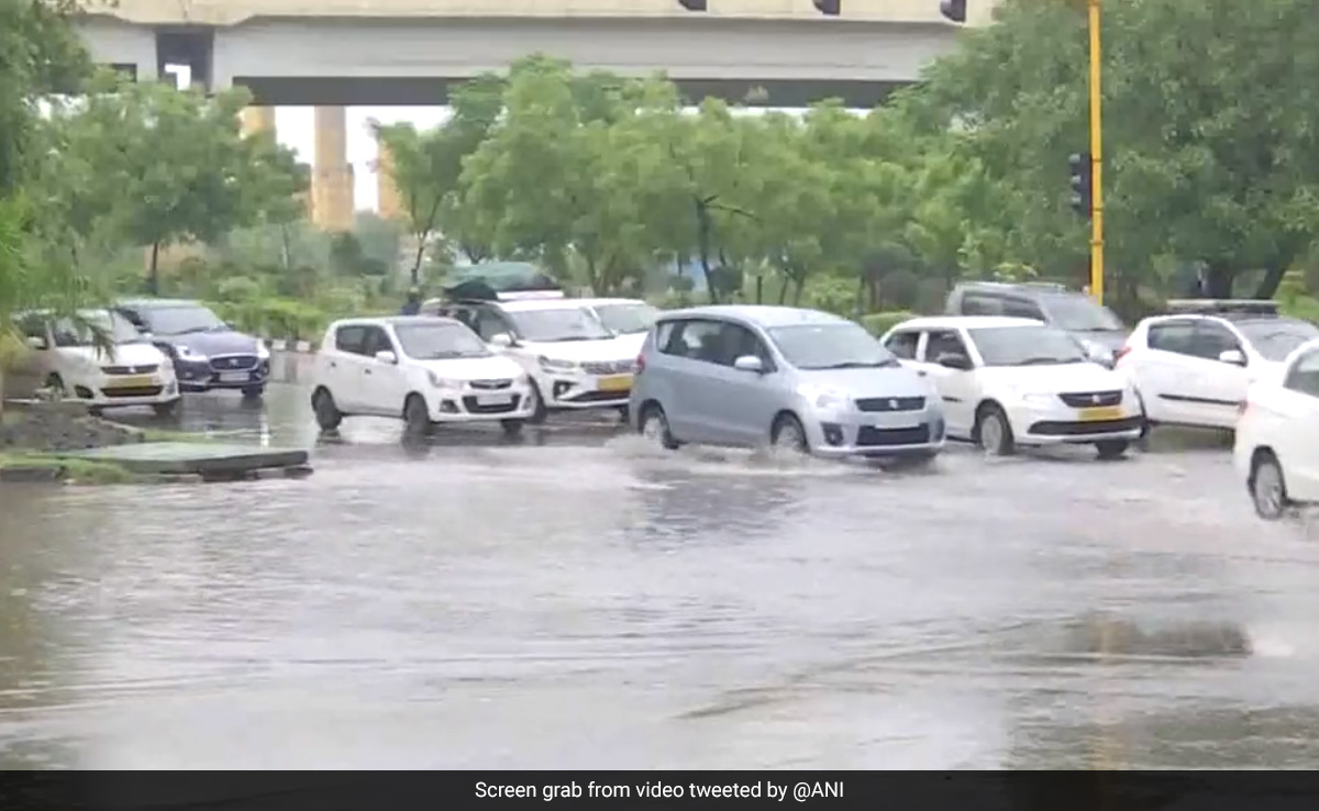 दिल्ली में हल्की से मध्यम बारिश की संभावना, येलो अलर्ट जारी