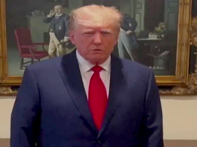 ट्रंप ने गोपनीय दस्तावेज रखने के मामले में आरोपी बनाए जाने पर कहा - "मैं निर्दोष, इनके पास गलत रिपोर्ट"