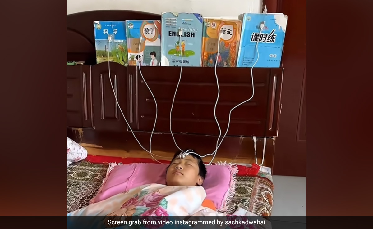 पढ़ने के लिए बच्चे ने लगाया देसी जुगाड़, वीडियो देख सिर खुजलाने लगे लोग