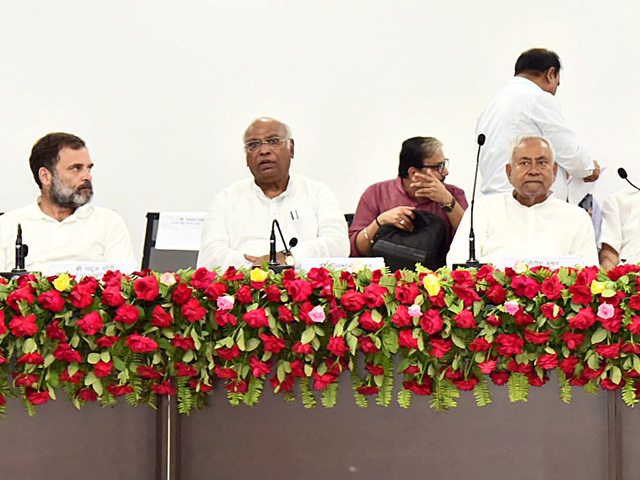 विपक्षी एकता की बैठक में कांग्रेस-AAP में कहां बिगड़ी बात? जानें- कहां फंस गया पेंच