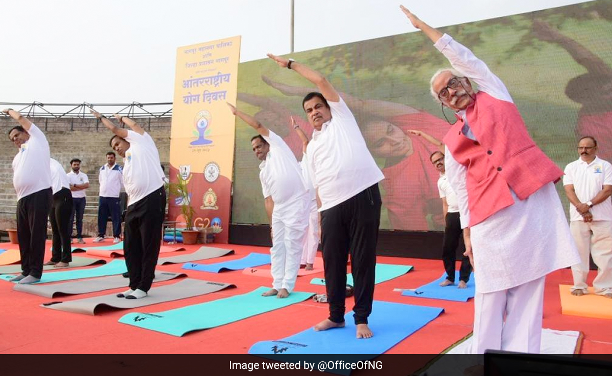 International Yoga Day 2023: राजनाथ सिंह, शिवराज सिंह चौहान समेत राजनेताओं ने कैसे मनाया अंतर्राष्ट्रीय योग दिवस, देखिए