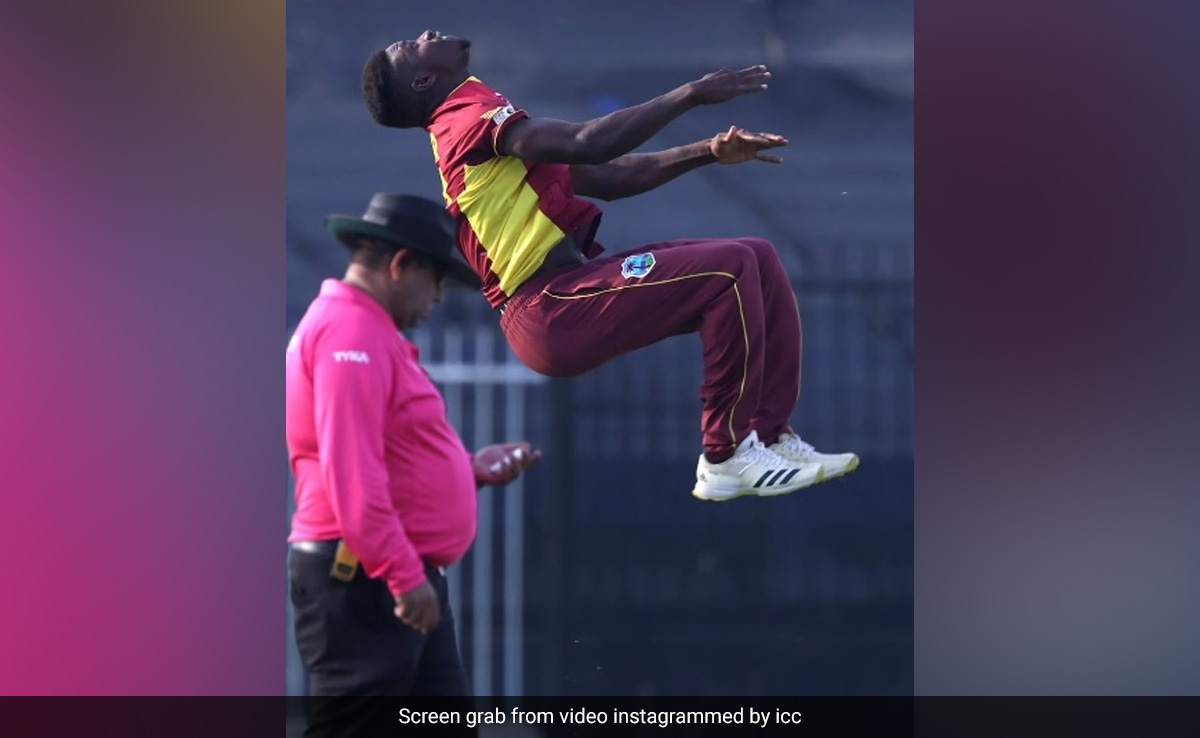 ऐसा सेलिब्रेशन जिसने उड़ाए ICC के भी होश, विकेट लेने पर करतब दिखाने लगा वेस्टइंडीज स्पिनर, Video