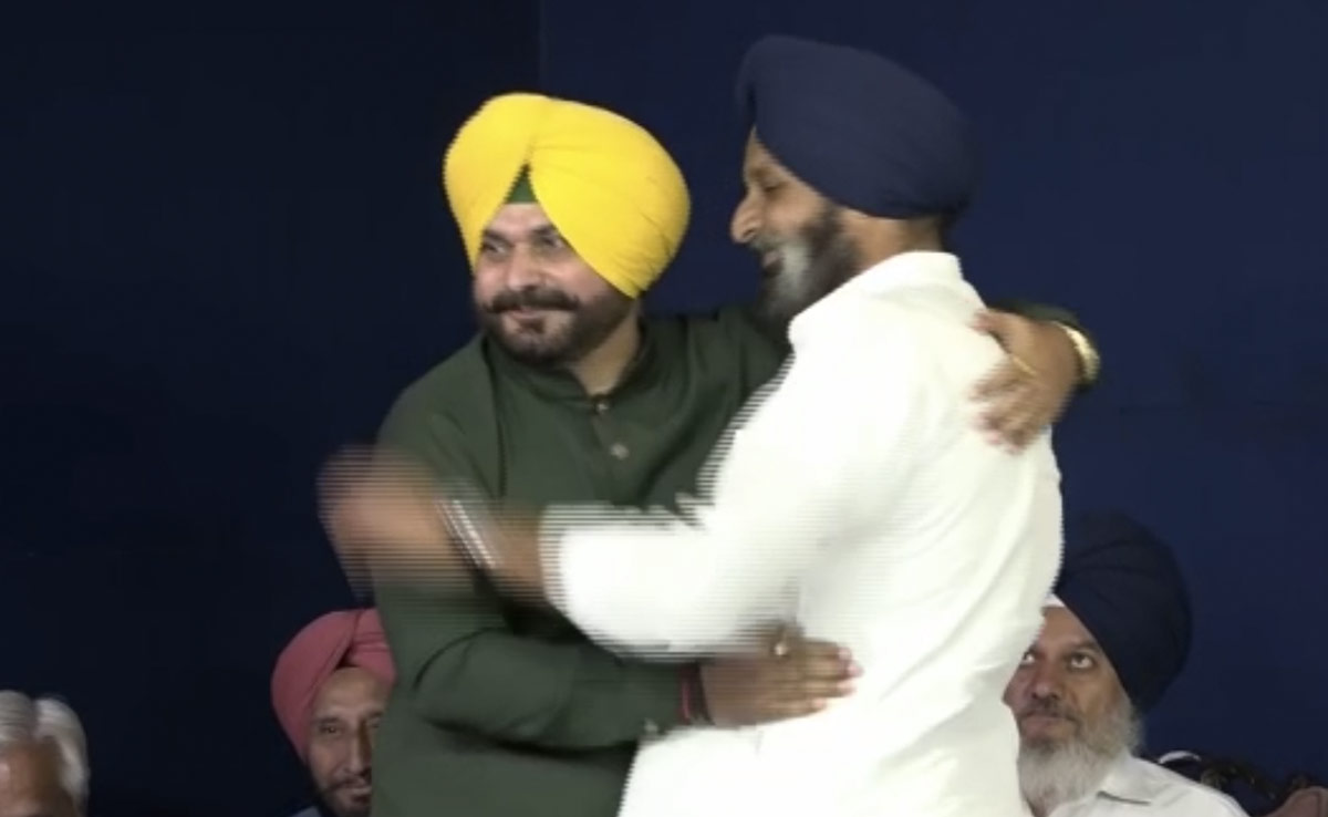 'ये है इनका असली रूप' :  नवजोत सिद्धू और बिक्रमजीत मजीठिया के गले मिलने पर बोले भगवंत मान