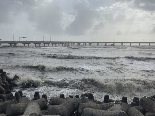 मुंबई के जुहू बीच के पास समुद्र में 5 लोग डूब गए, एक को बचाया गया, 4 लापता