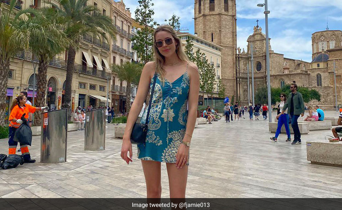 Woman Asks For "Trash Lady" To Be Removed From Pic, Expert's Solution Leaves Internet In Splits