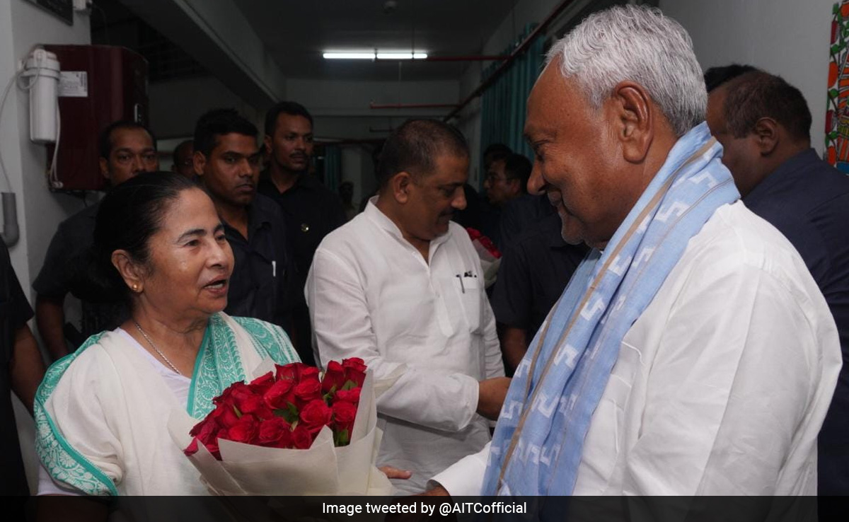 Miscommunication Caused AAP-Congress Tangle. How Mamata Banerjee Solved it