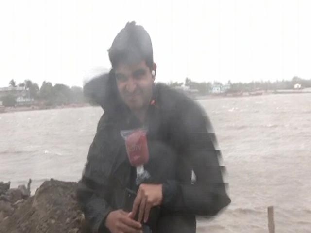 Strong Winds Hit Coastal Gujarat Ahead Of Cyclone Landfall