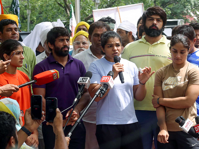 गृह मंत्री अमित शाह से मिले पहलवान, करीब डेढ़ घंटे तक चली मुलाकात - सूत्र गृह मंत्री अमित शाह से मिले पहलवान, करीब डेढ़ घंटे तक चली मुलाकात - सूत्र