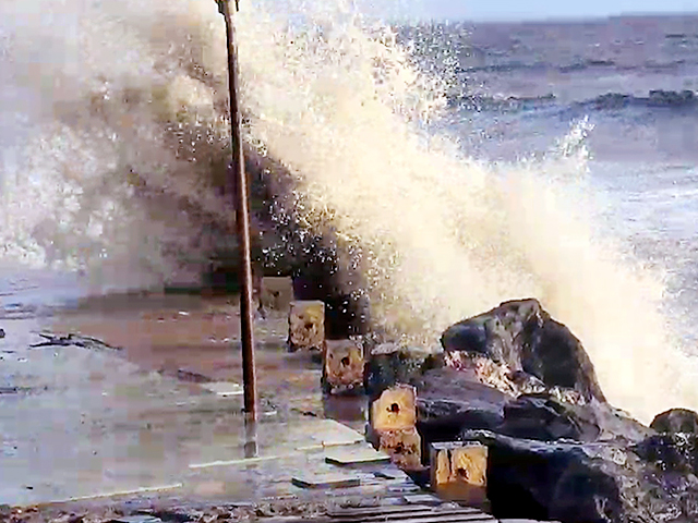 अगले 12 घंटों में और तेज होगा चक्रवाती तूफान बिपरजॉय