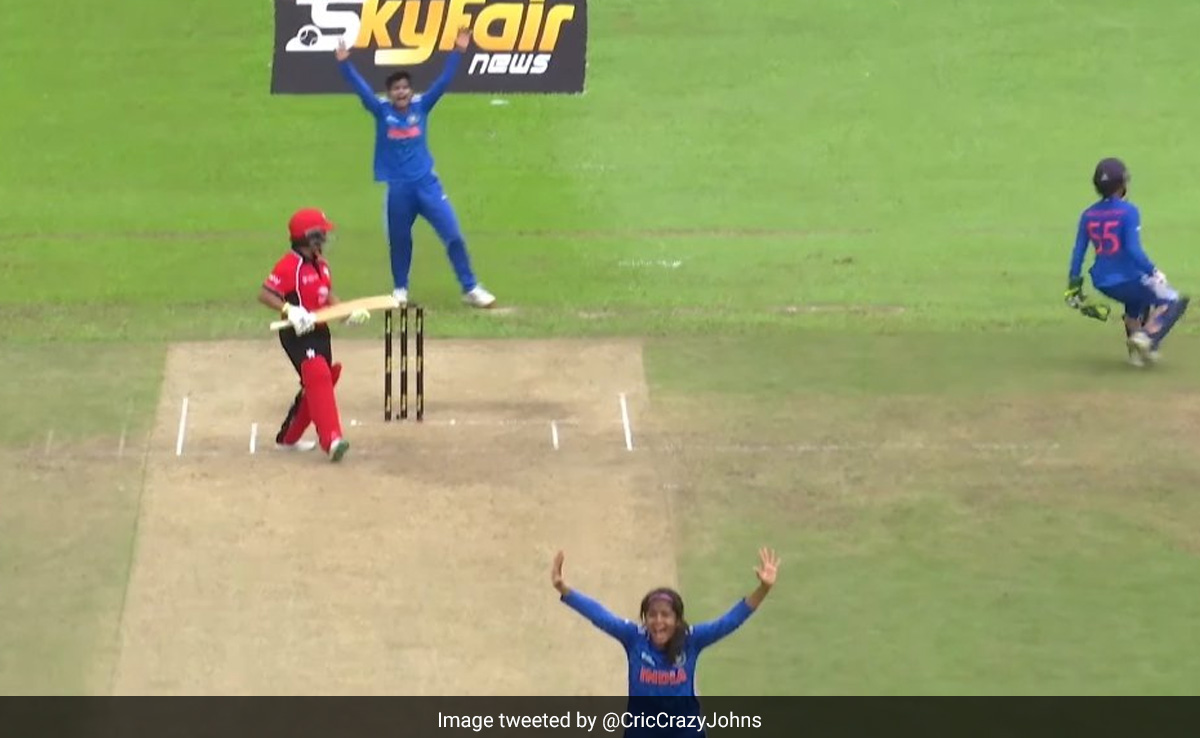 भारतीय महिला गेंदबाज ने केवल 18 गेंद में बैटरों का कर दिया काम तमाम, केवल 34 रन पर आउट हुए पूरी टीम, Video