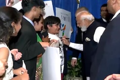"कभी नहीं भूलूंगा...": पीएम का ऑटोग्राफ लेने पर भारतीय मूल का बच्चा "कभी नहीं भूलूंगा...": पीएम का ऑटोग्राफ लेने पर भारतीय मूल का बच्चा