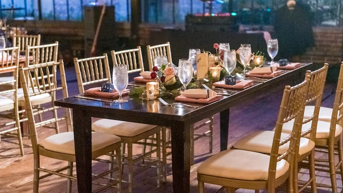 China Restaurant Closed After Videos Show Waiters Feeding Women Diners Mouth-To-Mouth