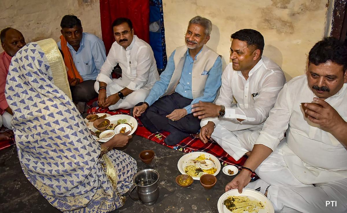 In Varanasi, S Jaishankar Eats Breakfast At Dalit BJP Worker's Home