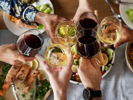 खाली पेट ड्रिंक करना ज्यादा बेहतर या भोजन के बाद पीना? एक्सपर्ट से जानिए क्या करने से बना रहेगा बैलेंस