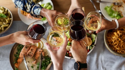 New Year 2026: इन 5 अंगों को बर्बाद कर देती है खाली पेट शराब पीने की गलती, सिर्फ नशा नहीं, बॉडी शॉक है ये