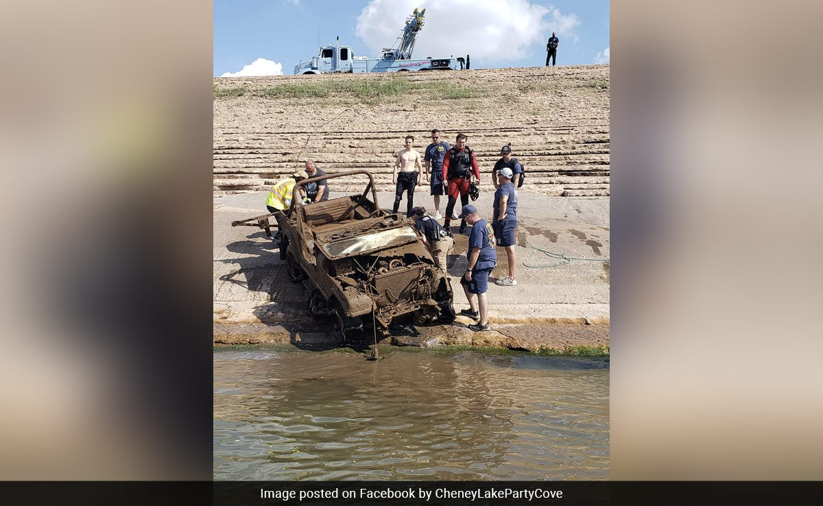 Video: US Man Discovers Stolen Jeep From 1990 Under Water During Fishing