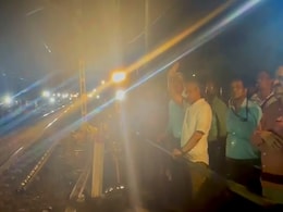 VIDEO: हादसे के 51 घंटे बाद बालासोर में रेल सेवा बहाल, रेल मंत्री ने की प्रार्थना VIDEO: हादसे के 51 घंटे बाद बालासोर में रेल सेवा बहाल, रेल मंत्री ने की प्रार्थना