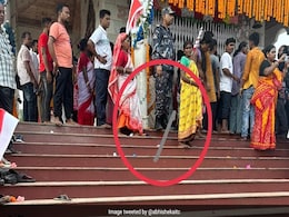 पश्चिम बंगाल के मंदिर परिसर के कथित अनादर को लेकर तृणमूल और बीजेपी आमने-सामने पश्चिम बंगाल के मंदिर परिसर के कथित अनादर को लेकर तृणमूल और बीजेपी आमने-सामने