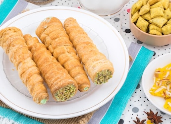 Craving Cream Rolls? Watch How The Delicacy Is Made In The Video Inside Craving Cream Rolls? Watch How The Delicacy Is Made In The Video Inside