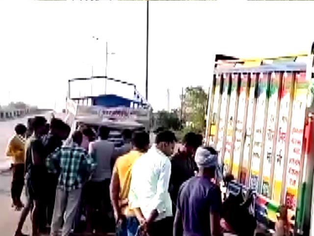 10 Injured In Tempo-Truck Collision In UP's Etawah: Police