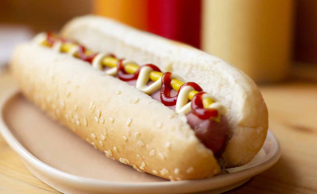 US Restaurant Employee Arrested After Bag Of Cocaine Found In Customer's Hot Dog