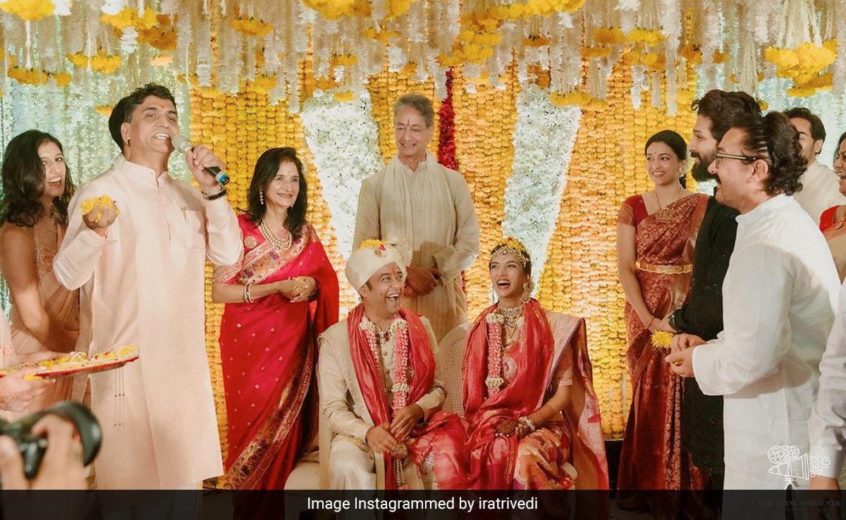New Pics Of Allu Arjun, Aamir Khan, Hrithik Roshan-Saba Azad From Madhu Mantena And Ira Trivedi's Wedding