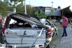Woman, Daughter, On Way To Mall, Killed As Billboard Falls On SUV In UP Woman, Daughter, On Way To Mall, Killed As Billboard Falls On SUV In UP