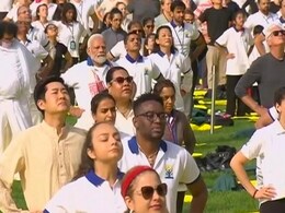 UN मुख्यालय में PM मोदी का योग, 135 देशों के करीब 8 हजार लोग हुए शामिल, जानें- 5 बड़ी बातें UN मुख्यालय में PM मोदी का योग, 135 देशों के करीब 8 हजार लोग हुए शामिल, जानें- 5 बड़ी बातें