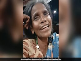 रानू मंडल का वो वीडियो जिसने उन्हें पहुंचाया बुलंदियों पर, मगर आज फिर से गुमनामी की जिंदगी जीने को मजबूर हुईं सिंगर रानू मंडल का वो वीडियो जिसने उन्हें पहुंचाया बुलंदियों पर, मगर आज फिर से गुमनामी की जिंदगी जीने को मजबूर हुईं सिंगर