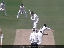इंग्लैंड में भी 'असरदार सरदार' अर्शदीप सिंह ने फेंकी ऐसी गेंद, खेलते ही बैटर का चकरा गया सिर, खड़े-खड़े हुआ आउट, Video इंग्लैंड में भी 'असरदार सरदार' अर्शदीप सिंह ने फेंकी ऐसी गेंद, खेलते ही बैटर का चकरा गया सिर, खड़े-खड़े हुआ आउट, Video