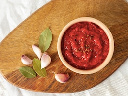 Kathiawadi Lehsun Chutney Recipe: The Fiery Condiment That Steals The Show Kathiawadi Lehsun Chutney Recipe: The Fiery Condiment That Steals The Show