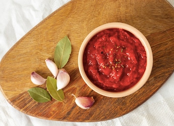 Kathiawadi Lehsun Chutney Recipe: The Fiery Condiment That Steals The Show Kathiawadi Lehsun Chutney Recipe: The Fiery Condiment That Steals The Show