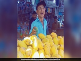 "Pakistani Shakira": <i>'Waka Waka'</i> Gets An Innovative Modification From A Mango Seller "Pakistani Shakira": <i>'Waka Waka'</i> Gets An Innovative Modification From A Mango Seller