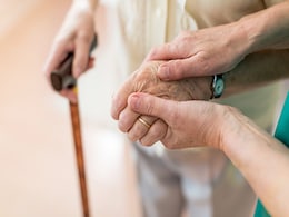 World Elder Abuse Awareness Day: घर के बड़े-बुजुर्गों के साथ अपनाएं अच्छे व्यवहार के ये 5 तरीके, सेहत के साथ मन भी रहेगा खिला-खिला World Elder Abuse Awareness Day: घर के बड़े-बुजुर्गों के साथ अपनाएं अच्छे व्यवहार के ये 5 तरीके, सेहत के साथ मन भी रहेगा खिला-खिला